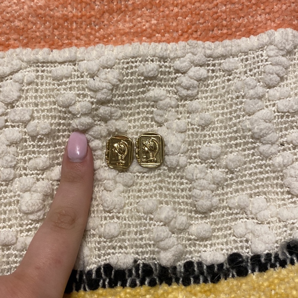 Gold studs - Picture 2 of 2